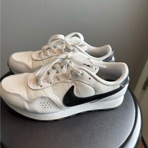 Nike Classic White and Black Running Shoes